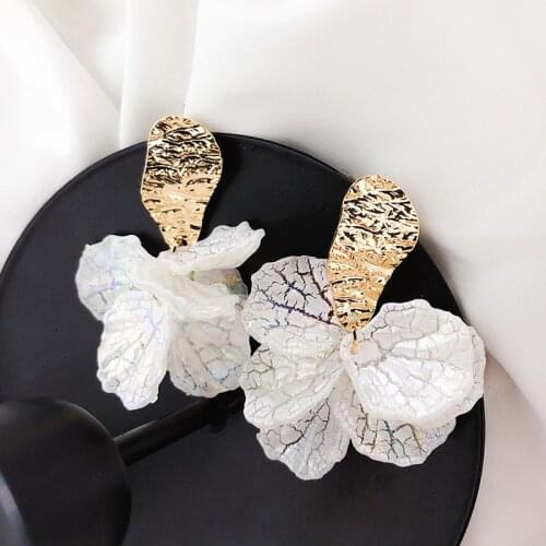 Korean White Shell Flower Crack Petal Drop Dangle Earrings For Women Girls New Vintage Statement Pendientes Trendy Jewelry