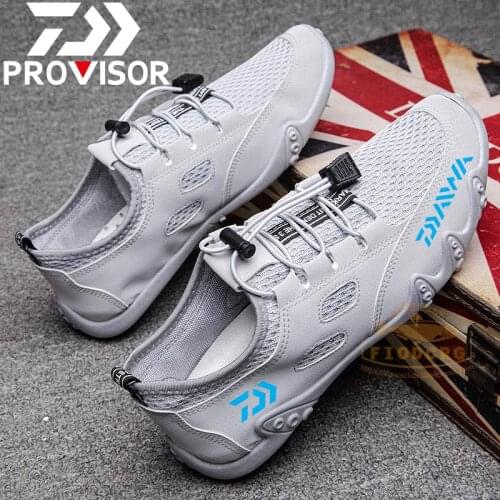 Daiwa Men Fishing Shoes Summer Mesh Men Breathable Hollow Outdoor Wading Hiking Outdoor Beach Shoes Breathable Sheepskin Shoes