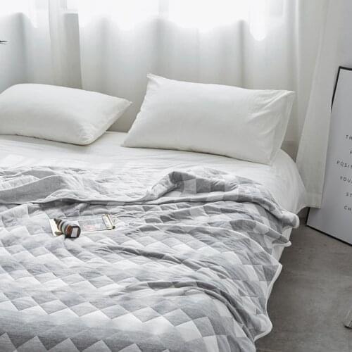 Square pattern knit Fabric blanket suitable for adults and children in the environment of sofa and bed