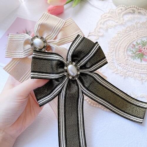 British Style Bow Tie Brooch Fabric Crystal Bowknot Collar Pins Shirt Necktie Korean Fashion Brooches for Women Accessories