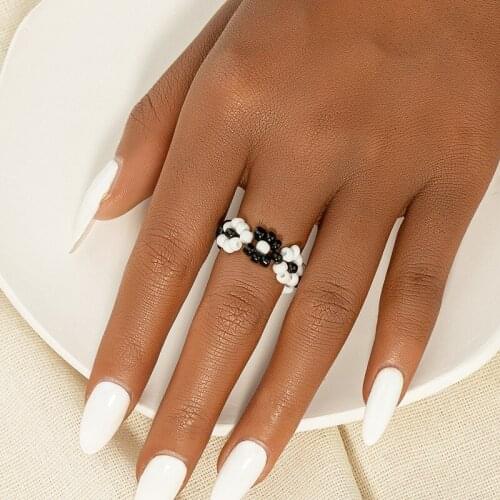 Fashion Korean New Colorful Beaded Acrylic Personalized Flower Bead Rings for Women Girls Elasticity Finger Bangle Hot Boho Anel