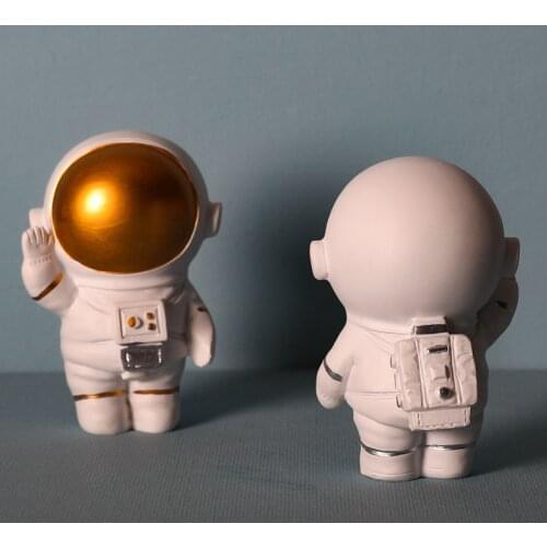 Kawaii Simple Creative Astronaut Small Ornaments Modern Design Mini Cute Small Ornaments Gift Box Resin Room Bedroom Home Decor