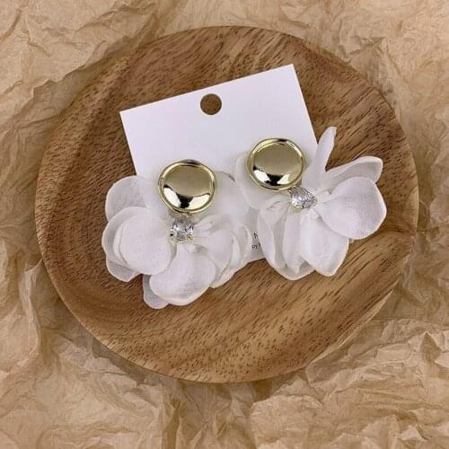 VSnow 2021 Temperament Gold Circle Rhinestone Dangle Earring for Women Summer White Petals Earring Jewelry Pendientes Party