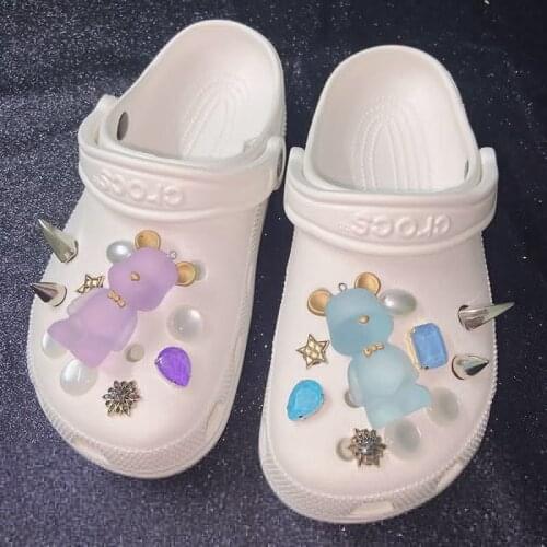 Quality Luxury Shoes Charm for Croc Designer Fashion DIY Clogs Shoes Accesorios Women Garden Shoe Buckle All-match