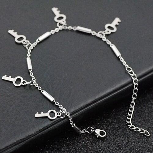 Wearproof Stainless Steel Lucky Hollow Key Charm Bracelet for Women Link Chain Bracelet Hand Jewelry Wristband for Girls Gifts