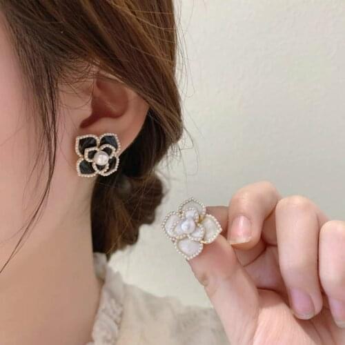 2021 New Arrival Stud Earrings Women Classic Stud Earrings Retro French Pearl Flower Earrings Female Korean Simple Jewelry