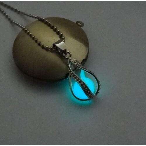 2020 Women Glow In Dark Pendant Luminous Necklace Exquisite Torque Jewelry Accessories Ornaments Necklaces Women Gifts