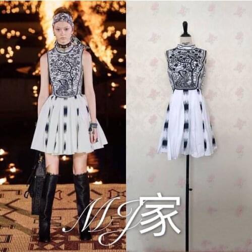 Fly New wings to god monkey grasp python tree lions fight heavy embroidery letters sleeveless collar dress