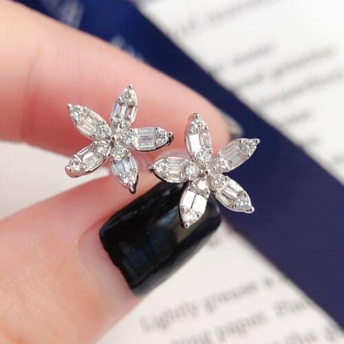 Huitan Chic Flower Stud Earrings High-quality Silver Color Inlaid White Cubic Zirconia Shiny Women Earrings Wedding Jewelry 2021