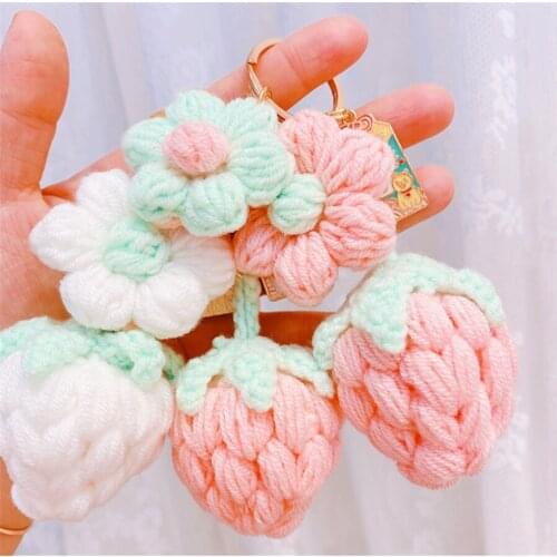 Knitted Strawberry Flower Keychains for Women Handmade key Holder Bag Charm Car Hanging Jewelry Gifts D556