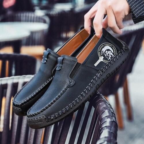 Men Casual Shoes Comfortable Slip on Loafers New Fashion Male Handmade Split Leather Retro Leisure Sneakers Outdoor Mens Shoes