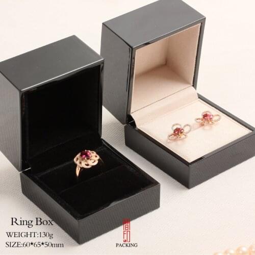 6*6.5*5cm Black color Paint Portative Upmarket Ring or earring Box two the color inner can be chosen