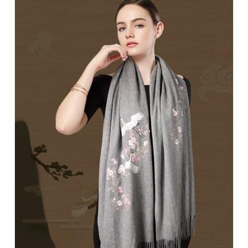 Chinese Hand and Embassy Embedded Crane Cashmere Shawl Handle Embassy Warm Soft Scarf Auspicious Scarf Gift Artwork