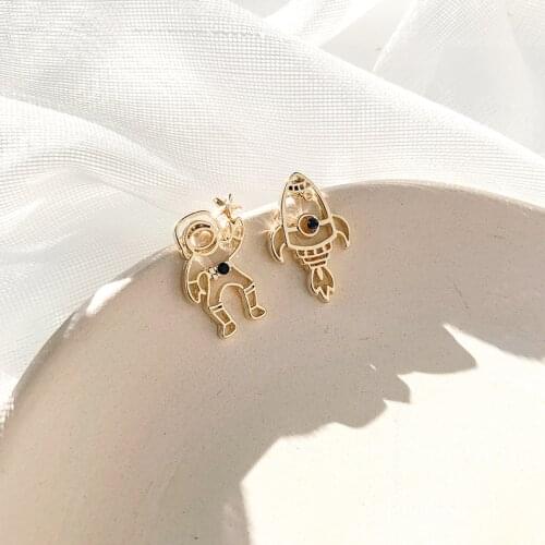 New Cartoon Interesting Hollow Out Astronaut Spaceman Metal Earrings Rocket Cute Stud Earrings For Girl Bijoux Jewelry