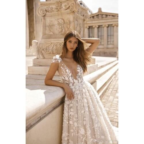 Berta Beach Wedding Dresses 3D Floral Applique Lace V Neck Sleeveless Backless Sweep Train Plus Size Bridal Gowns Robe De Mariée