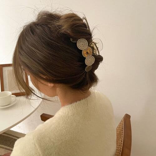 Fashion Metal Hair Claw Cute bear Geometric Hair Clips For Women Girl Elegant Crab Vintage Hairpin Hair Accessories 2021