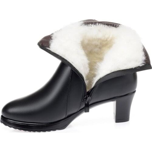 2020 New Fashion Winter Boots Rhinestone Genuine Leather Womens Boots Large Size Warm Plush / Wool Snow Boots Wedding Shoes