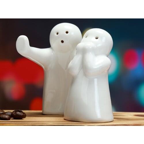 2pcs ceramic spice jar for spices Lovely couple salt and pepper salt shaker wedding Lovely Complex spice holder kitchen rangers