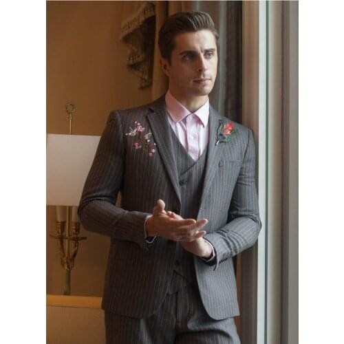 Striped Three Piece Men Suits with Embroidery Fashion Groomsmen Wedding Suits Slim Fit 2020 Fashion Mens Dress Suits