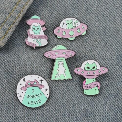 'Escape Here' Alien Cat Enamel Pins Funny Bag Brooch Lapel Badge Cartoon Science Fiction Jewelry Gift for Kids Friends