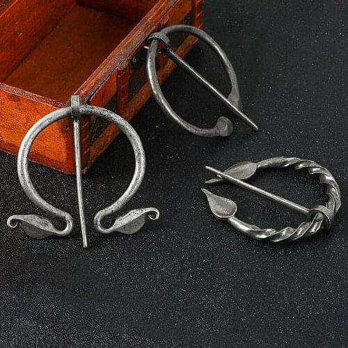 Viking-Brooch Hot Selling Men Europe And America Fashion Exaggerated Leaf Drop Shape Brooch Stylish All-Match Metal Brooch Badge