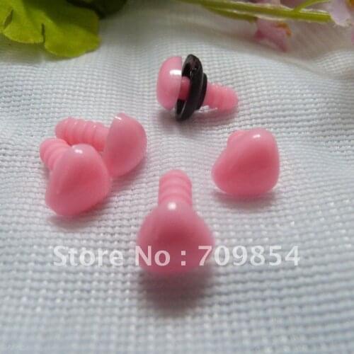 Free shipping!!! 500pcs/lot 10x11mm Animal Triangular pink PLASTIC NOSES PLUSH BEAR Toy findings