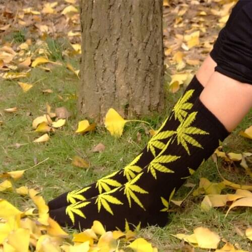 New hemp leaf pattern street skateboard hip hop couple men and women trend parkour fashion cotton sports socks harajuku