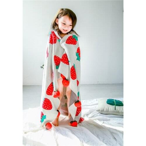 Instagram Popular Lovely Strawberry Sprint Baby Blanket Stereo Red Tassels Bobbles Soft Crib Blanket Warm Swaddle Outside