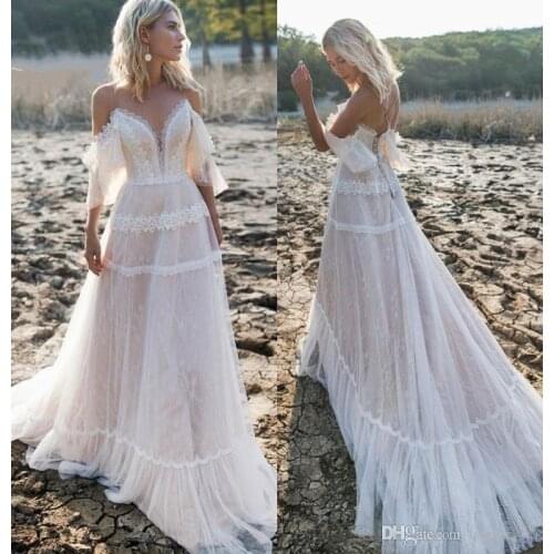 2019 Bohemian Wedding Dresses Off Shoulder A Line Lace Appliqued Boho Wedding Dress Backless Plus Size Beach Bridal Gowns