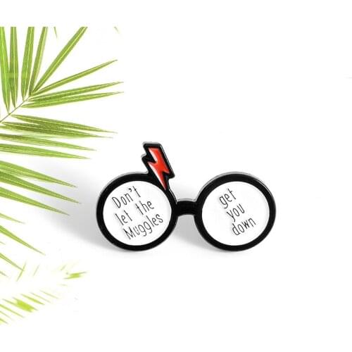 Personality Creative Simple Magician Glasses Pin Creative Fun Lightning Magic Cartoon Exquisite Enamel Dripping Oil Brooch