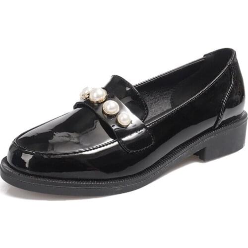 2020 Spring British Style Low Heel Small Leather Shoes Shallow Mouth Pearl Foot Covering Loafers Large Size Womens Shoes 41-43