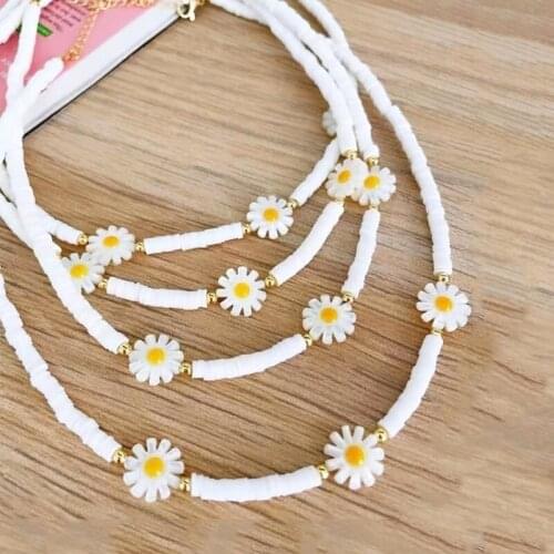 Handmade White Silicone Beaded Necklace For Men Women Trendy Daisy Flower Short Jewelry Minimalist Charm Choker Gift 2021