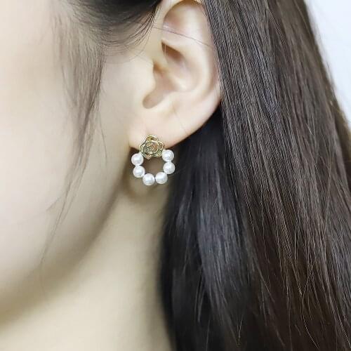 Elegant Metal Inlaid Hollow Rose Pearl Earrings for Woman Fashion Jewelry 2021 New Luxury Wedding Party Girls Unusual Earrings