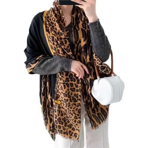 Voile Ladys Shawl Leopard Grain Winter Female Wraps Color Matching Printed Silk Scarf All Seasons Hot Sale Big Women Pashmina