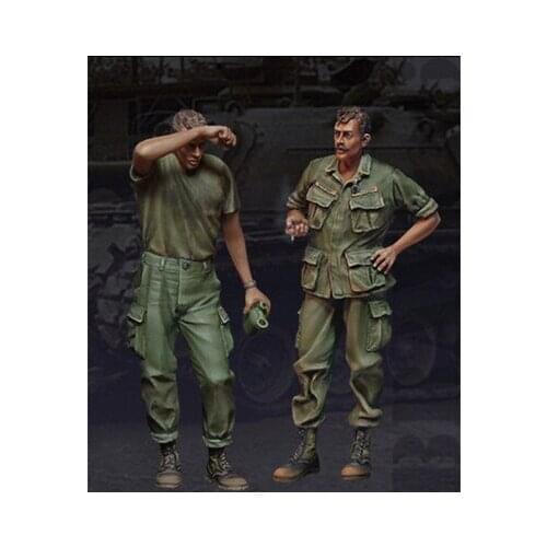1/35 Scale Models Miniature Resin Vietnam War US Soldiers To Wipe The Water 2 Figure Unpainted GK Model Kit Handmade Assembling