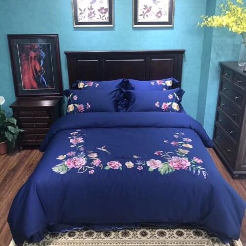 80S Egyptian cotton Luxury Embroidery Wedding Bedding Set 4pcs Queen King Duvet cover bed sheet set Pillowcase blue flower red
