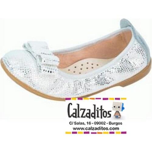 Ballerinas in skin color silver with bow on the instep of Dobsons.com Girls