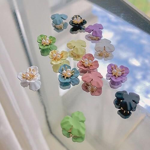 100pcs/lot 11.5*11.5mm Nail Retro 3D Flower Decorations 7Colors Jewelry Alloy Spray Paint Inlaid Pearl Nail Art Accessories Bulk