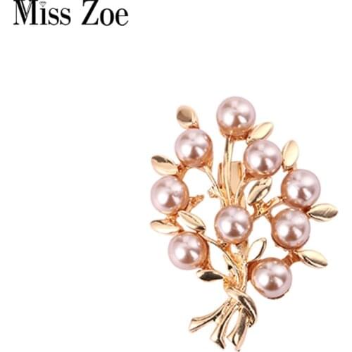 Classical Brooch Rhinestone Pearl Floral Flower Brooches for Women Baroque Trendy Elegant Pins Party Wedding Gifts