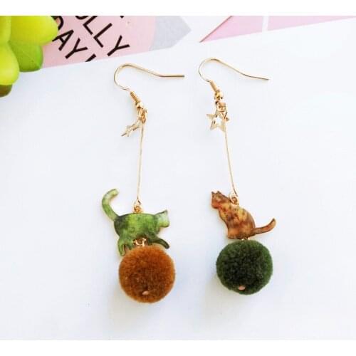 Simple Little Cute Cat Long Dangle Earrings Pompon Furball Drop Earrings Hollow Star earrings for Women Jewelry Girl Party Gift