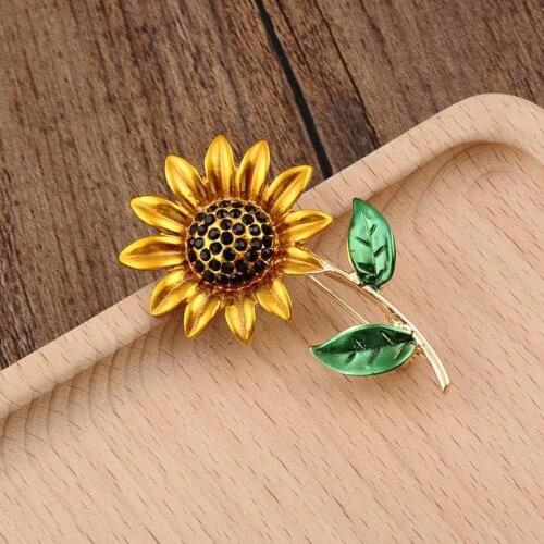 Womens Brooch Pin Sunflower Alloy Crystal Dress Shirt Suit Sweater Coat Gift