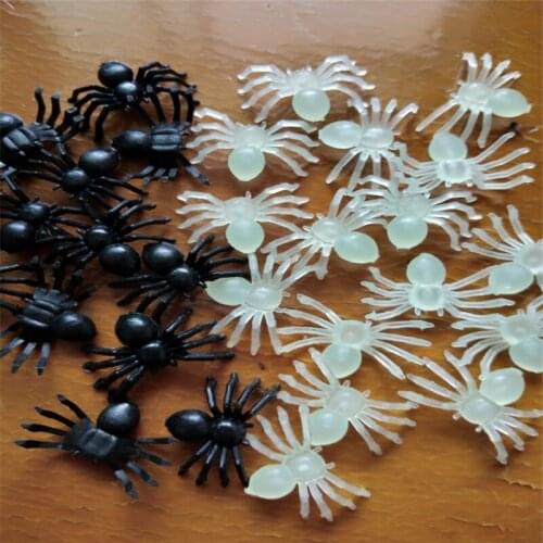 50pcs Black and night simulation small spiders Halloween Plastic toys Halloween party weird 2*1.4CM
