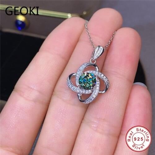Geoki 1 Ct Passed Diamond Test Green&Blue Moissanite Cross Plant Shaped Pendant Necklace Luxury Emerald Necklace Chain for Women