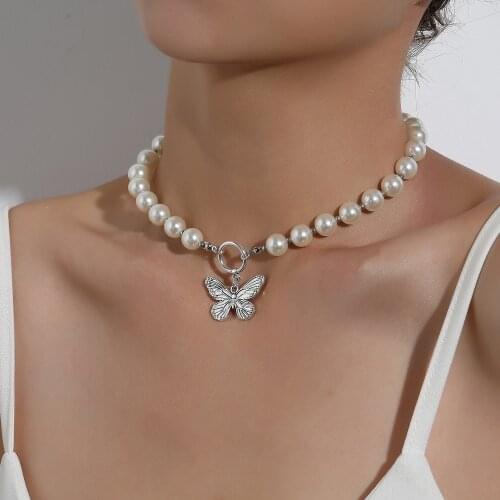 Creative New Pearl Butterfly Pendant Necklace Women Fashion Personality Short Clavicle Chain Choker Necklaces Jewelry