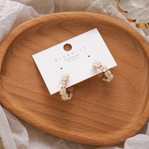 Sweet Hoop Earrings for Women Circle Shell Flower Earring Summer Sweet Jewelry Accessories Party Gifts New Fashion Hoops Earring
