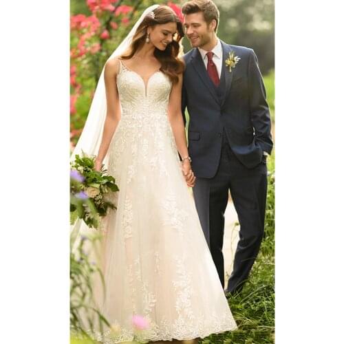 Fashion A Line Spaghetti Strap Wedding Dresses Light Champagne Lace Appliqued Bridal Gowns