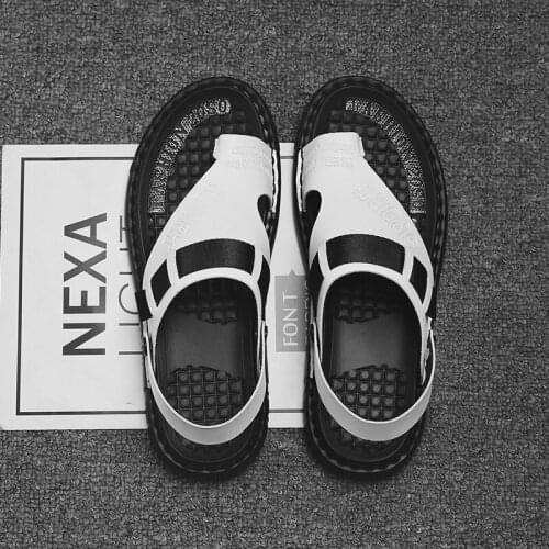 Slippers Leather Summer Breathable Men Running Shoe Slippers Hombre Mens Sneakers Man Designer Flip Flops Black Beach