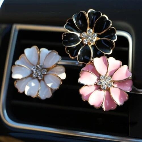 Exquisite Small Daisy Perfume Car Air Conditioning Vent Clip Aromatherapy Balm Car Decoration Supplies