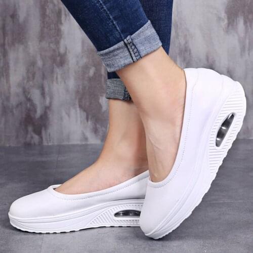 VTOTA Women Casual Shoes Platform Swing Flat Leather White Shoes Slip On Shoes Ladies New Flats zapatos de mujer tenis feminino