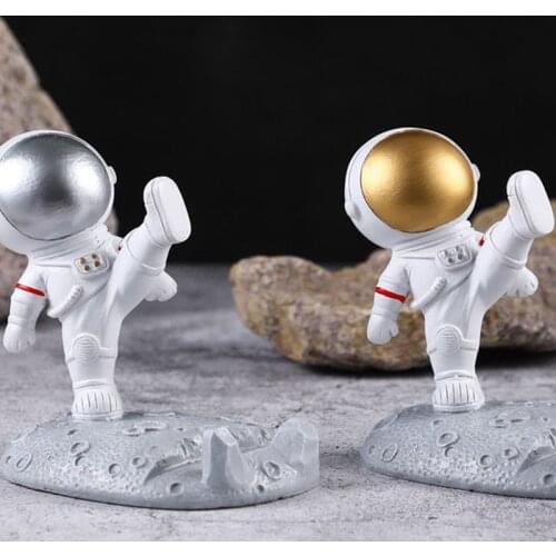 Modern Nordic Resin astronauta Miniature action figurines for interior decorative statues home office Gift Ornaments Home decor
